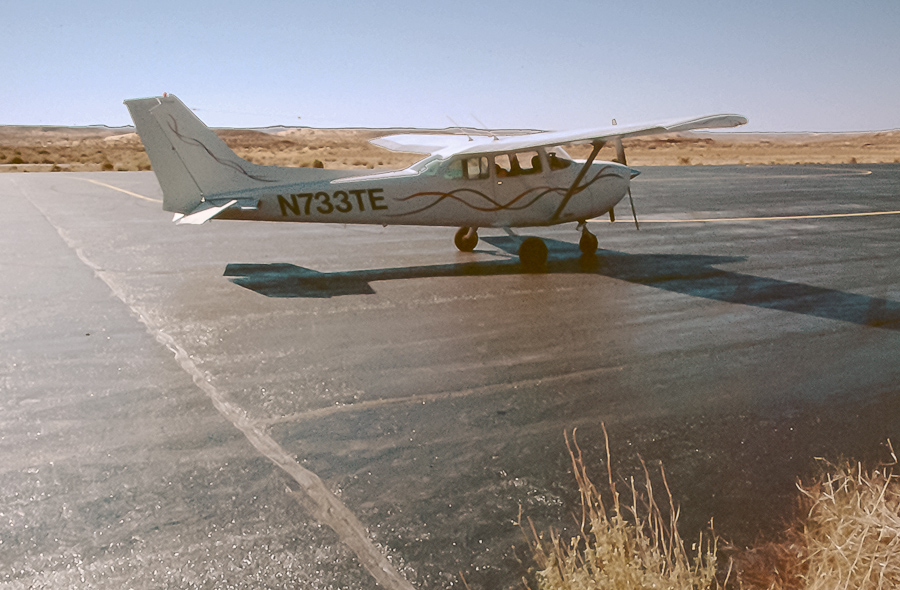 Halls Crossing: Cal Black memorial Airport